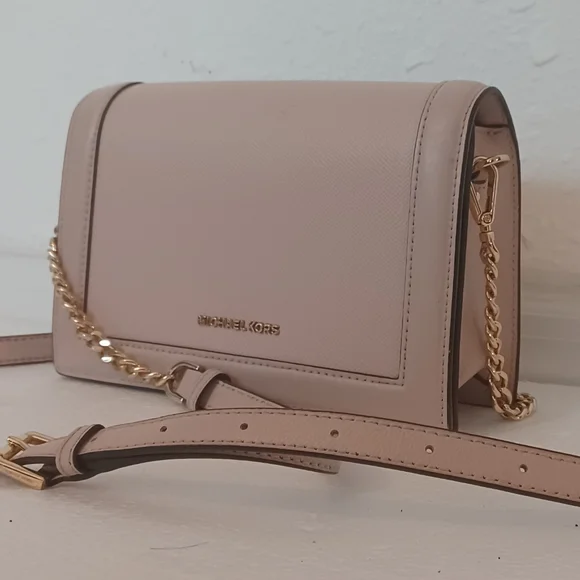 Michael Kors - Picture 2 of 4